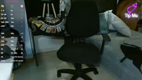 Snapshot of andreewwolffman chatting on 02/23/26, 04:15 Andrew online show from 02/23/26, 04:15