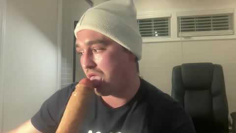 Snapshot of andrenoma427 chatting on 12/19/25, 01:12 andrenoma427 online show from 12/19/25, 01:12