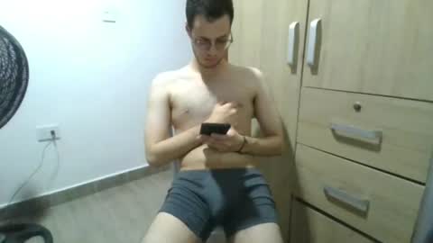 Snapshot of andres129494 chatting on 07/11/26, 09:05 andres129494 online show from 07/11/26, 09:05