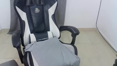 andres180950734 online show from 10/03/25, 11:24