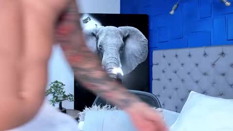 insta andres clark  online show from 09/24/25, 05:27