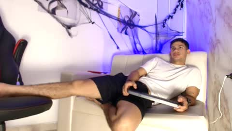 andres_stud online show from 10/29/25, 05:20