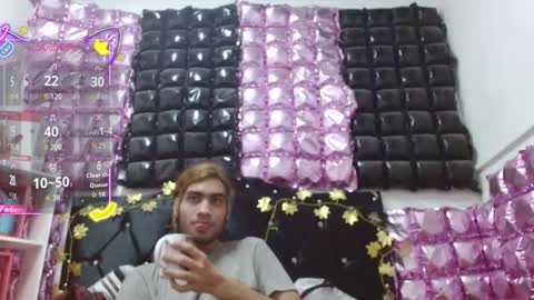 andresdark_07 online show from 12/21/25, 03:35