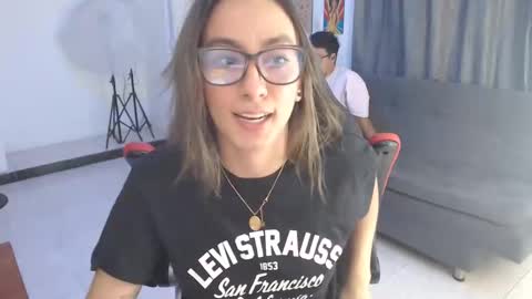 Isa  --------- online show from 09/21/25, 12:23