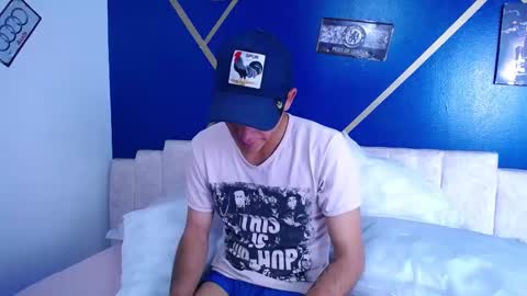 Snapshot of andresmatt chatting on 12/24/24, 10:01 ANDRESMATT online show from 12/24/24, 10:01