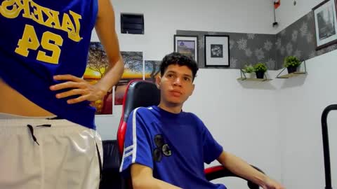 andrew_2811 online show from 12/15/25, 08:18