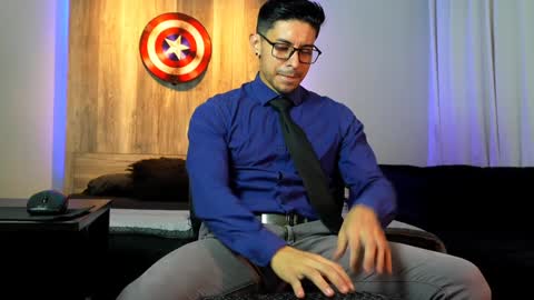 Snapshot of andrew_elliot chatting on 12/15/24, 07:13 Andrew online show from 12/15/24, 07:13