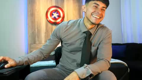 Snapshot of andrew_elliot chatting on 03/05/25, 02:25 Andrew online show from 03/05/25, 02:25