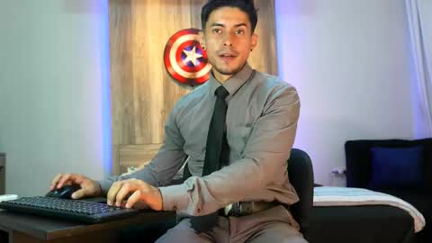 Snapshot of andrew_elliot chatting on 03/09/25, 02:50 Andrew online show from 03/09/25, 02:50