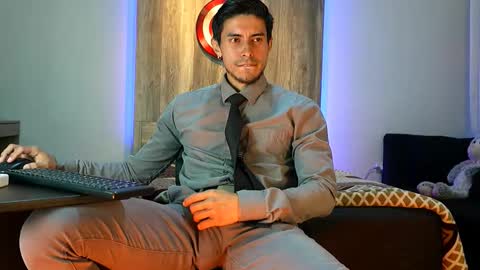 Snapshot of andrew_elliot chatting on 09/13/25, 04:01 Andrew online show from 09/13/25, 04:01