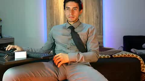 Snapshot of andrew_elliot chatting on 09/23/25, 02:03 Andrew online show from 09/23/25, 02:03