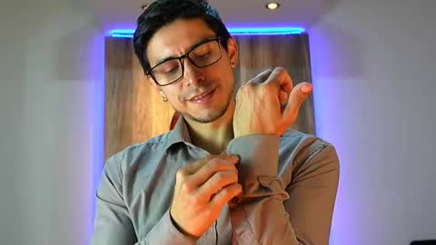 Snapshot of andrew_elliot chatting on 09/24/25, 01:53 Andrew online show from 09/24/25, 01:53