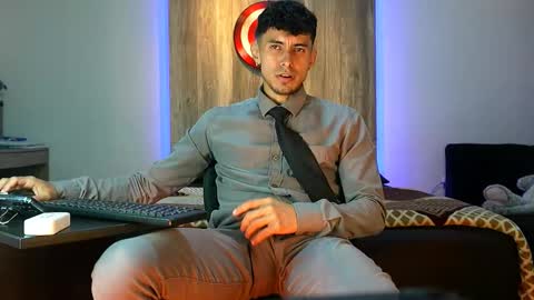 Snapshot of andrew_elliot chatting on 10/01/25, 05:24 Andrew online show from 10/01/25, 05:24