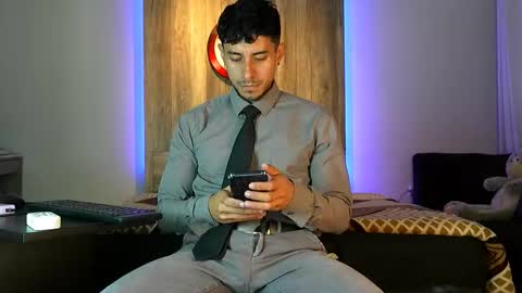 Snapshot of andrew_elliot chatting on 10/05/25, 06:34 Andrew online show from 10/05/25, 06:34