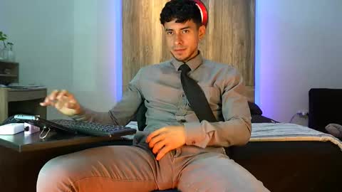 Snapshot of andrew_elliot chatting on 10/08/25, 03:48 Andrew online show from 10/08/25, 03:48