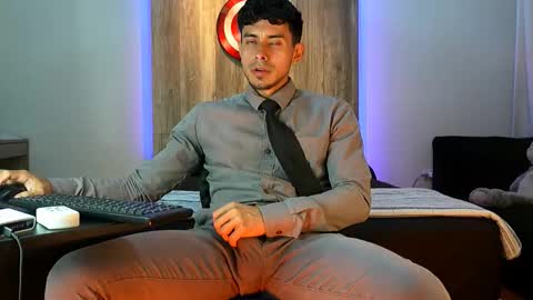 Snapshot of andrew_elliot chatting on 10/11/25, 02:44 Andrew online show from 10/11/25, 02:44