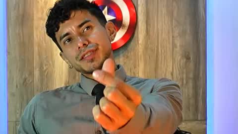 Snapshot of andrew_elliot chatting on 10/12/25, 06:12 Andrew online show from 10/12/25, 06:12