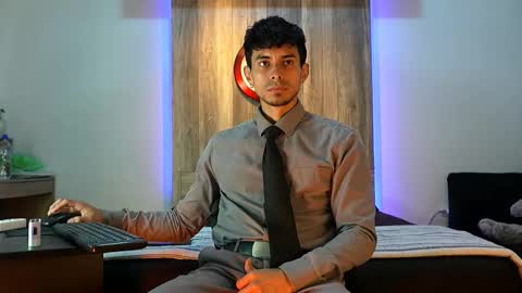 Snapshot of andrew_elliot chatting on 10/20/25, 06:03 Andrew online show from 10/20/25, 06:03