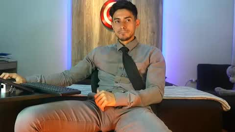 Snapshot of andrew_elliot chatting on 11/04/25, 03:27 Andrew online show from 11/04/25, 03:27