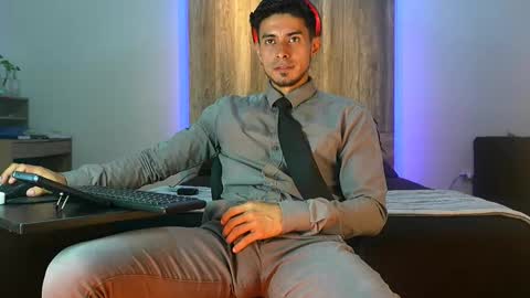 Snapshot of andrew_elliot chatting on 11/05/25, 03:39 Andrew online show from 11/05/25, 03:39