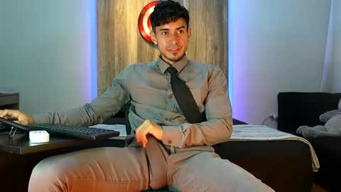 Snapshot of andrew_elliot chatting on 11/07/25, 04:12 Andrew online show from 11/07/25, 04:12