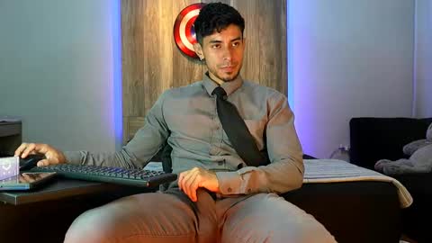 Snapshot of andrew_elliot chatting on 11/08/25, 04:34 Andrew online show from 11/08/25, 04:34