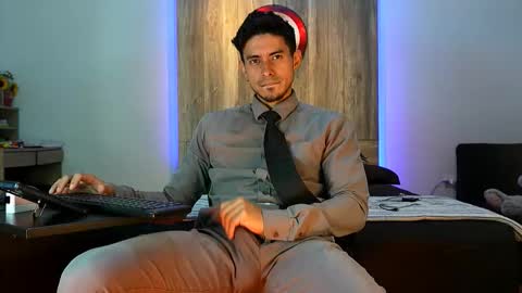 Snapshot of andrew_elliot chatting on 11/11/25, 02:44 Andrew online show from 11/11/25, 02:44