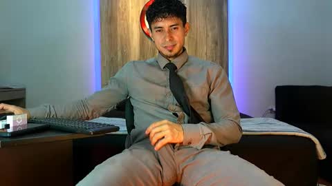 Snapshot of andrew_elliot chatting on 11/14/25, 02:10 Andrew online show from 11/14/25, 02:10