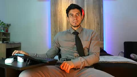 Snapshot of andrew_elliot chatting on 11/18/25, 04:28 Andrew online show from 11/18/25, 04:28