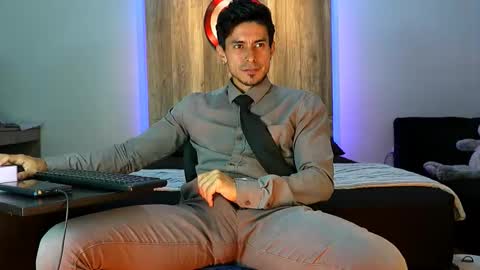 Snapshot of andrew_elliot chatting on 11/28/25, 03:31 Andrew online show from 11/28/25, 03:31