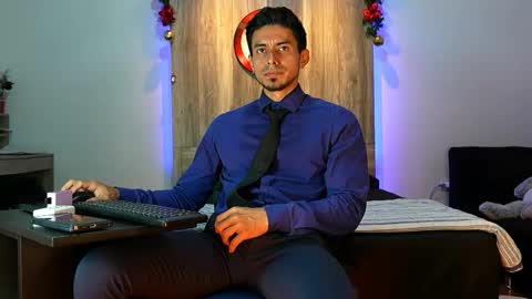 Snapshot of andrew_elliot chatting on 12/23/25, 05:16 Andrew online show from 12/23/25, 05:16