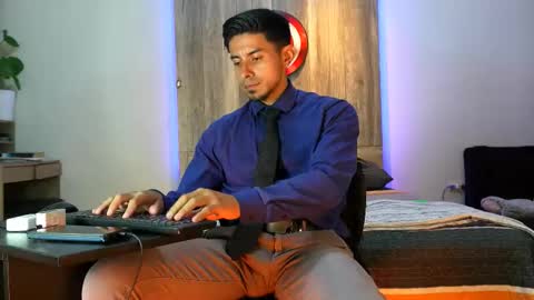 Snapshot of andrew_elliot chatting on 02/08/26, 06:39 Andrew online show from 02/08/26, 06:39