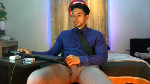 Snapshot of andrew_elliot chatting on 02/15/26, 06:54 Andrew online show from 02/15/26, 06:54