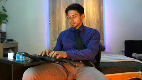 Snapshot of andrew_elliot chatting on 02/17/26, 01:46 Andrew online show from 02/17/26, 01:46