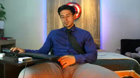 Snapshot of andrew_elliot chatting on 02/19/26, 02:07 Andrew online show from 02/19/26, 02:07