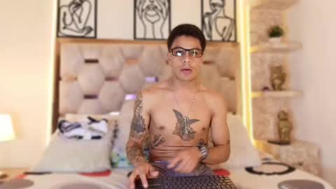 Snapshot of andrew_haalls chatting on 11/15/25, 09:00 andrew_haalls online show from 11/15/25, 09:00