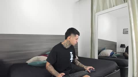 andrew_sanders69 online show from 12/18/25, 03:12