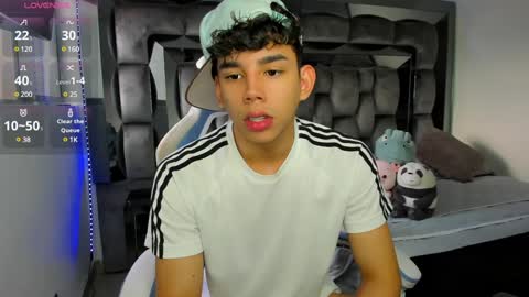 Snapshot of andrew_twink18 chatting on 12/02/24, 09:28 Andrew M. online show from 12/02/24, 09:28