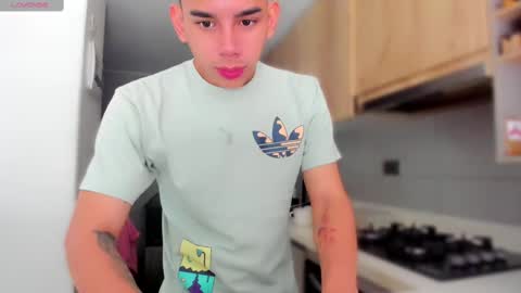 Snapshot of andrew_twink18 chatting on 02/16/25, 07:05 Andrew M. online show from 02/16/25, 07:05