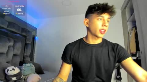 Snapshot of andrew_twink18 chatting on 02/27/25, 03:04 Andrew M. online show from 02/27/25, 03:04