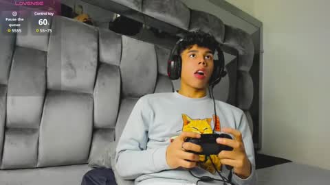 Snapshot of andrew_twink18 chatting on 03/05/25, 04:02 Andrew M. online show from 03/05/25, 04:02