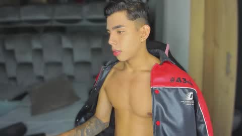 Snapshot of andrew_twink18 chatting on 09/16/25, 12:44 Andrew M. online show from 09/16/25, 12:44