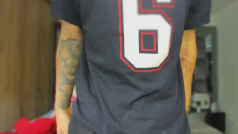 Snapshot of andrew_twink18 chatting on 09/28/25, 05:18 Andrew M. online show from 09/28/25, 05:18