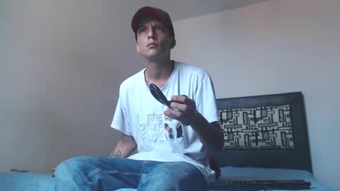 Snapshot of andrewcooper1 chatting on 10/20/25, 06:19 andrew online show from 10/20/25, 06:19