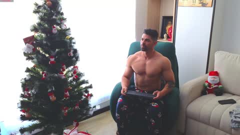 Snapshot of andrewfame chatting on 12/11/24, 04:53 Andrew online show from 12/11/24, 04:53