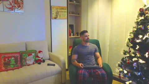 Snapshot of andrewfame chatting on 12/21/24, 11:45 Andrew online show from 12/21/24, 11:45