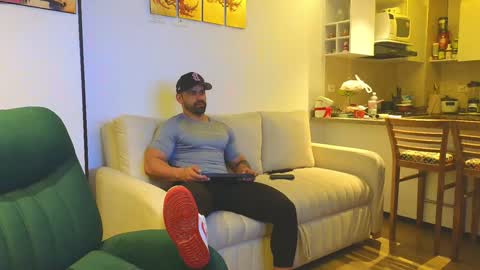 Snapshot of andrewfame chatting on 01/08/25, 12:28 Andrew online show from 01/08/25, 12:28