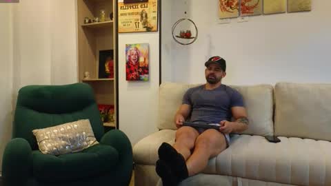 Snapshot of andrewfame chatting on 10/21/25, 02:12 Andrew online show from 10/21/25, 02:12