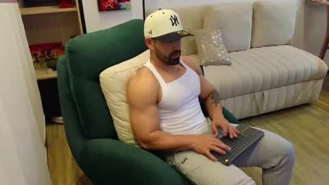 Snapshot of andrewfame chatting on 10/23/25, 02:22 Andrew online show from 10/23/25, 02:22