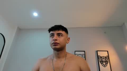 Snapshot of andrewlamar77 chatting on 01/17/25, 01:35 Andrewlamar21 online show from 01/17/25, 01:35